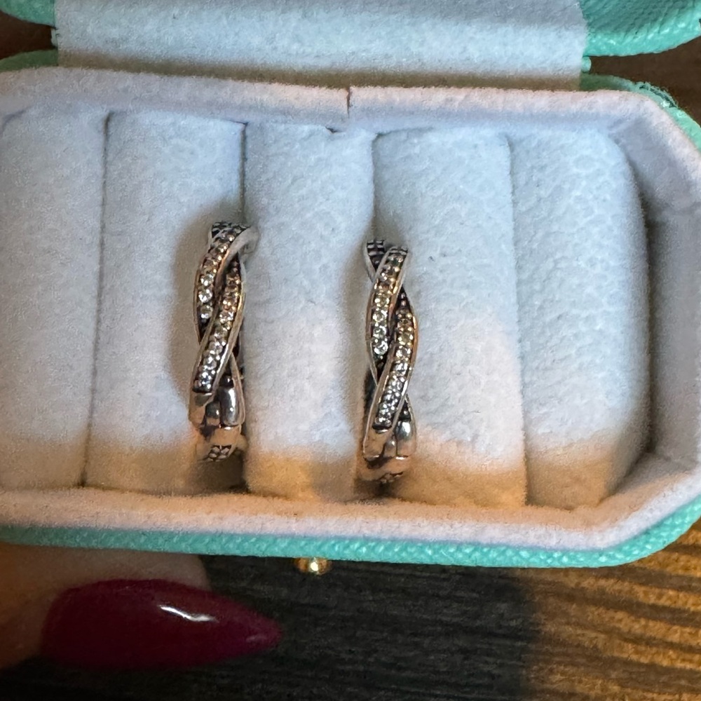 Pandora hoops